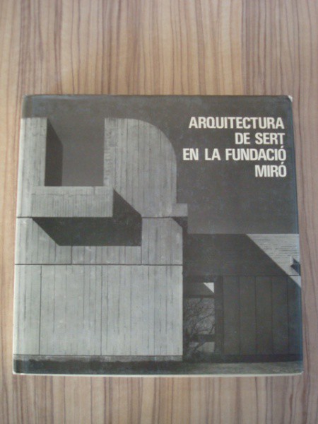 Arquitectura de Sert em la Fundación Miro, ediciones Poligrafa, texto Bruno Zevei, fotos F. Catalá - - Não identificado