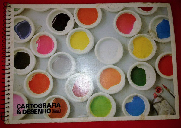 Album de selos, contendo, 1.100 selos de 22 paises diferentes, vários tamanhos, vários motivos, tran