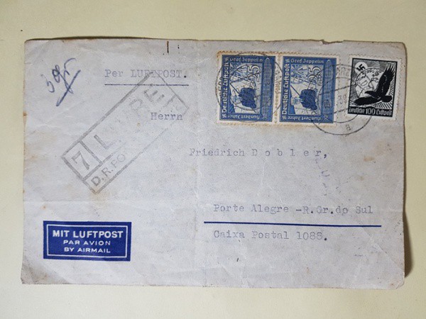 -* Envelope Filatélico Mit Luftpost com três selos e carimbos sendo um livre pela censura e selo com