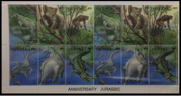 DINOSSAUROS - BLOCO GRANDE COM 12 SELOS COM O TEMA FAUNA PRÉ HISTÓRICA - SELOS EM ESTADO MINT DE CON