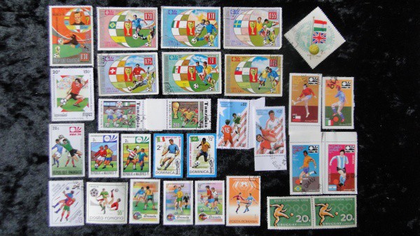 FUTEBOL - TEMÁTICOS - 30 SELOS - PAISES DIFERENTES, MAIORIA GRANDES - PARA OS FÃS DOS ESPORTES