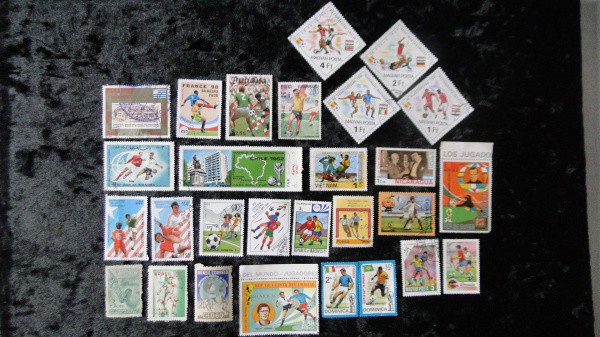 FUTEBOL - TEMÁTICOS - 28 SELOS - PAISES DIFERENTES, MAIORIA GRANDES - PARA OS FÃS DOS ESPORTES