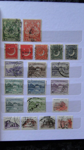 PAKISTÃO - 20 SELOS DIFERENTES - PAÍS DIFÍCIL DE APARECER DISPONÍVEL - VEJA TODAS AS FOTOS