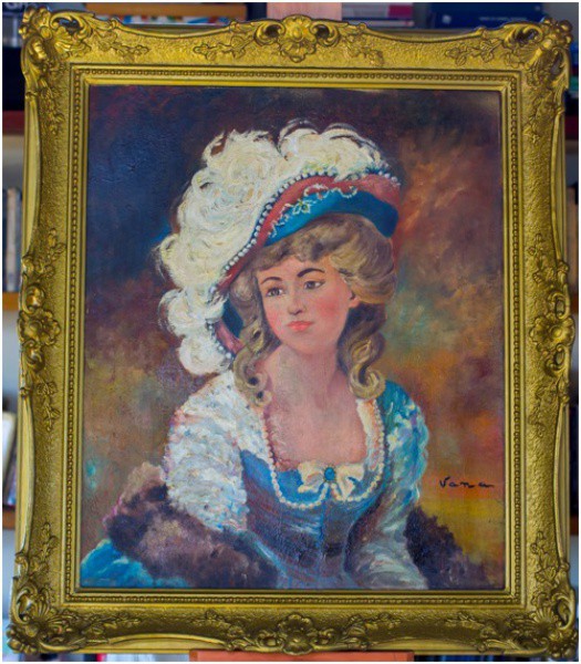 VANA - Dama antiga - O.S.T. Moldura dourada ricamente esculpida em motivos florais. Med.: 66 X 76