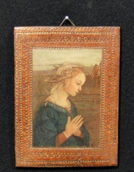 Porta retrato com imagem de mulher. Aprox. 12 x 8 cm