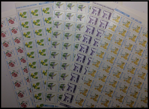 BRASIL - LOTE COM 5  FOLHAS COMPLETA MAIS DE 550 SELOS REGULARES  EM ESTADO MINT DE CONSERVAÇÃO