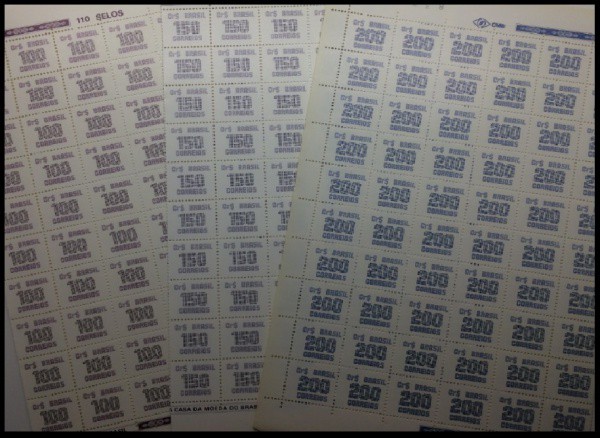 BRASIL - LOTE COM 3  FOLHAS NUMERAIS COMPLETAS - MAIS DE 330 SELOS REGULARES  EM ESTADO MINT DE CONS