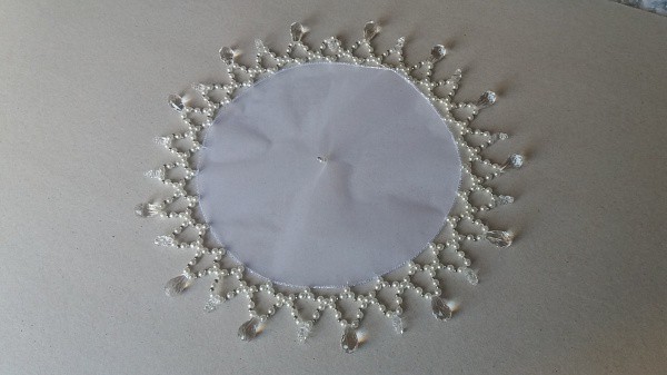 Arte Popular, Artesanato Candango, elegante "Cobre-Jarras" em tule, miçangas e pedrarias, me