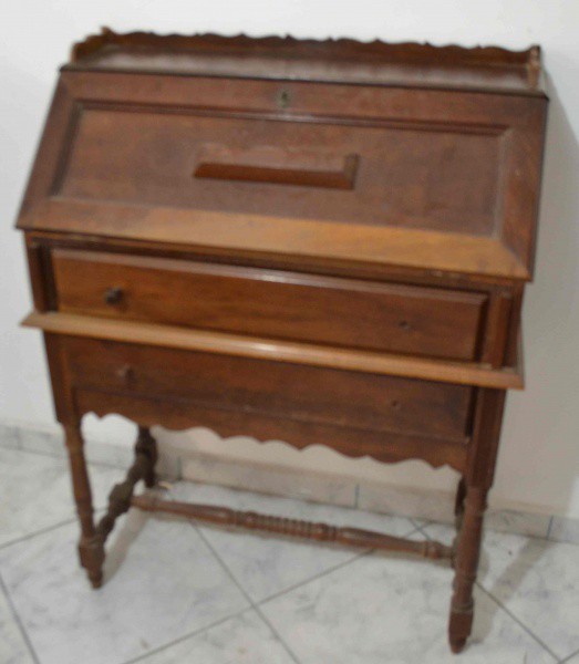 Escrivaninha em madeira  -108x80x40   A RETIRAR EM GUARULHOS.