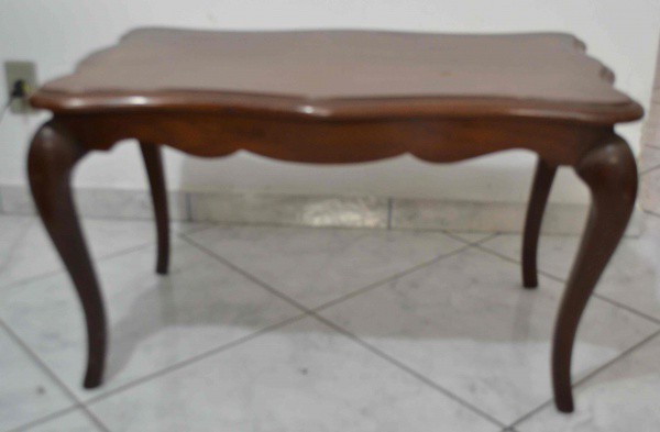 Mesa de Centro de Madeira - Precisa de restauro na parte de cima (Manchada) - 48cm x 80cm x 48cm