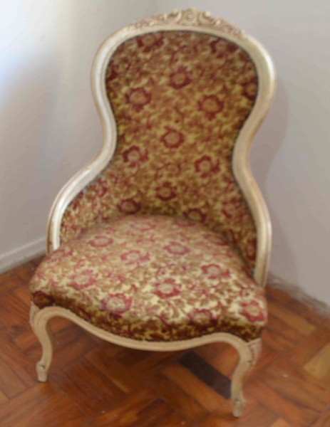Cadeira Rainha - Estofado de Veludo - 97cm x 65cm x 40cm    A RETIRAR EM GUARULHOS.