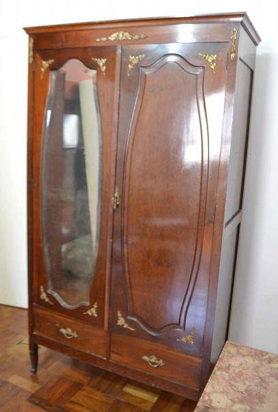 Guarda Roupa com Espelho de Cristal  - Embuia - Medidas 100cm x 109cm x 50LHGuarda Roupa com Espelho