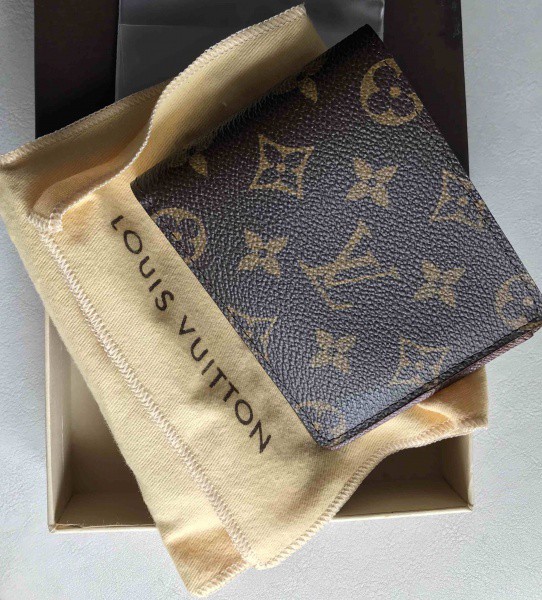 Carteira ORIGINAL LOUIS VUITTON / LV - Comprada na Macys de Nova York em 2017... Nunca foi usada .