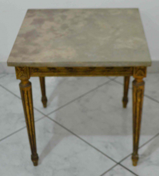 Mesa de Telefone com Mármore -  Medidas 47cm x 45cm x 45cm     A RETIRAR EM GUARULHOS.
