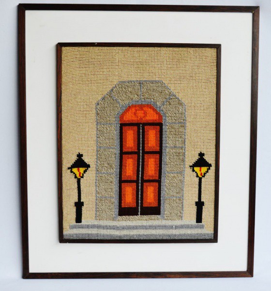 Quadro tapeçaria emoldurada em eucatex. Medida da tela 39,5x32cm. Medida do quadro 54x47cm.