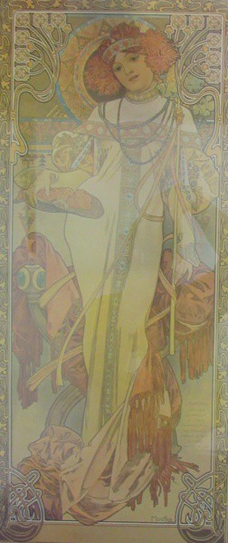 Impresso de Deusa Mitólogica em estilo Art Nouveau medindo 67 x 29 cm, ass.  Mucha - Alemanha