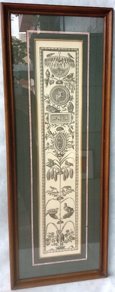 Estampa emoldurada com figuras de animais, figuras e flores, medida total com moldura, aprox. 93 x 3