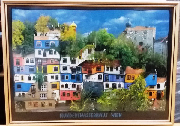 Pôster emoldurado - Hundertwasserhaus Wien - medida total com moldura aprox. 65 x 89 cm