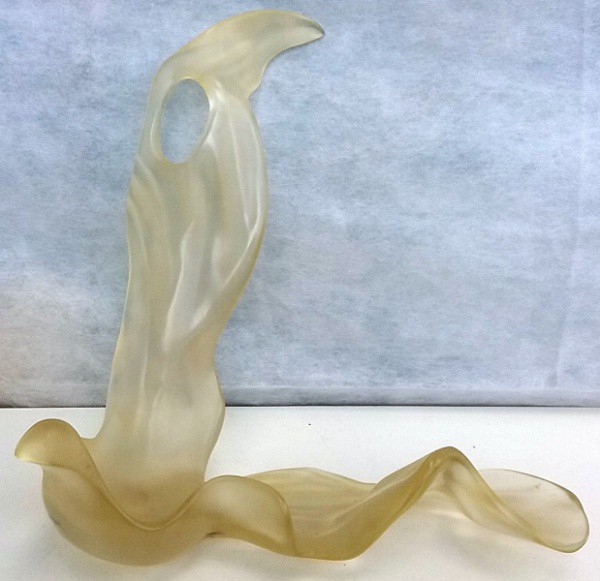 Nurf - Escultura abstrata em acrílico circa 80, aprox. 15 x 32 x 18 cm