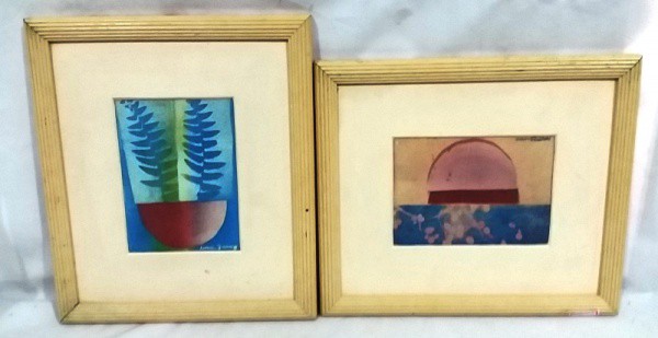 Par de quadrinhos decorativos com desenhos de vasos com flores, medida total com moldura aprox. 30,5