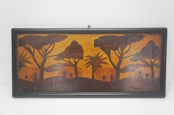 Quadro trabalhado em marchetaria representando casas e Arvores, medindo 21x46