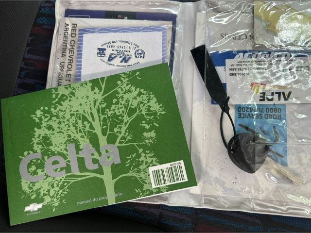 CELTA SPIRIT 1.0 4PTS - 2010/2011 - VERMELHA 20