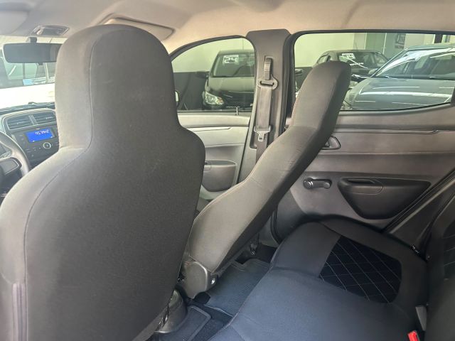 KWID ZEN 1.0 - 2022/2023 - PRETA 18