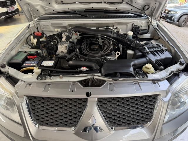 PAJERO TR4 2.0 AUT 4X2 - 2013/2013 - PRATA 20
