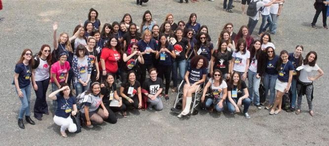Registro do grupo PyLadies que participou da Python Brasil em 2016.