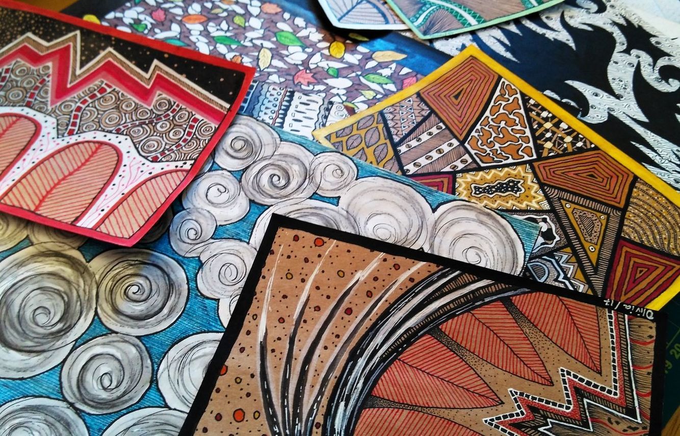 amontoado de ilustrações abstratas em nanquim e aquarela