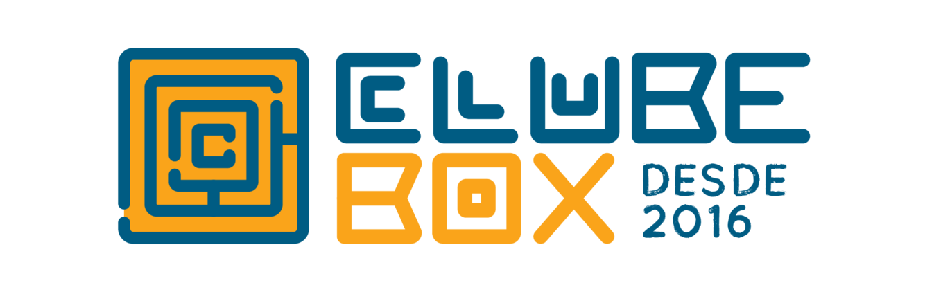 Imagem colorida da logo do Clube Box. À esqueda, um pequeno labirinto quadrado em azul com fundo amarelo que leva à letra "c" em seu miolo. Ao lado, a palavra "clube" estilizada em azul sobre a palavra "box" estilizada em amarelo, além do texto em azul "desde 2016".