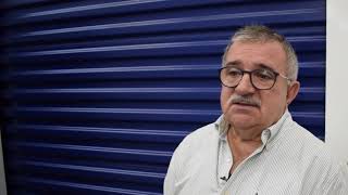 Imagem do vídeo de depoimento de Antonio Soares, cliente GuardeAqui sobre o GuardeAqui