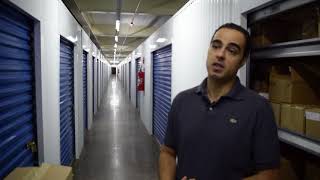 Imagem do vídeo de depoimento de Gustavo Freire, cliente GuardeAqui sobre o GuardeAqui