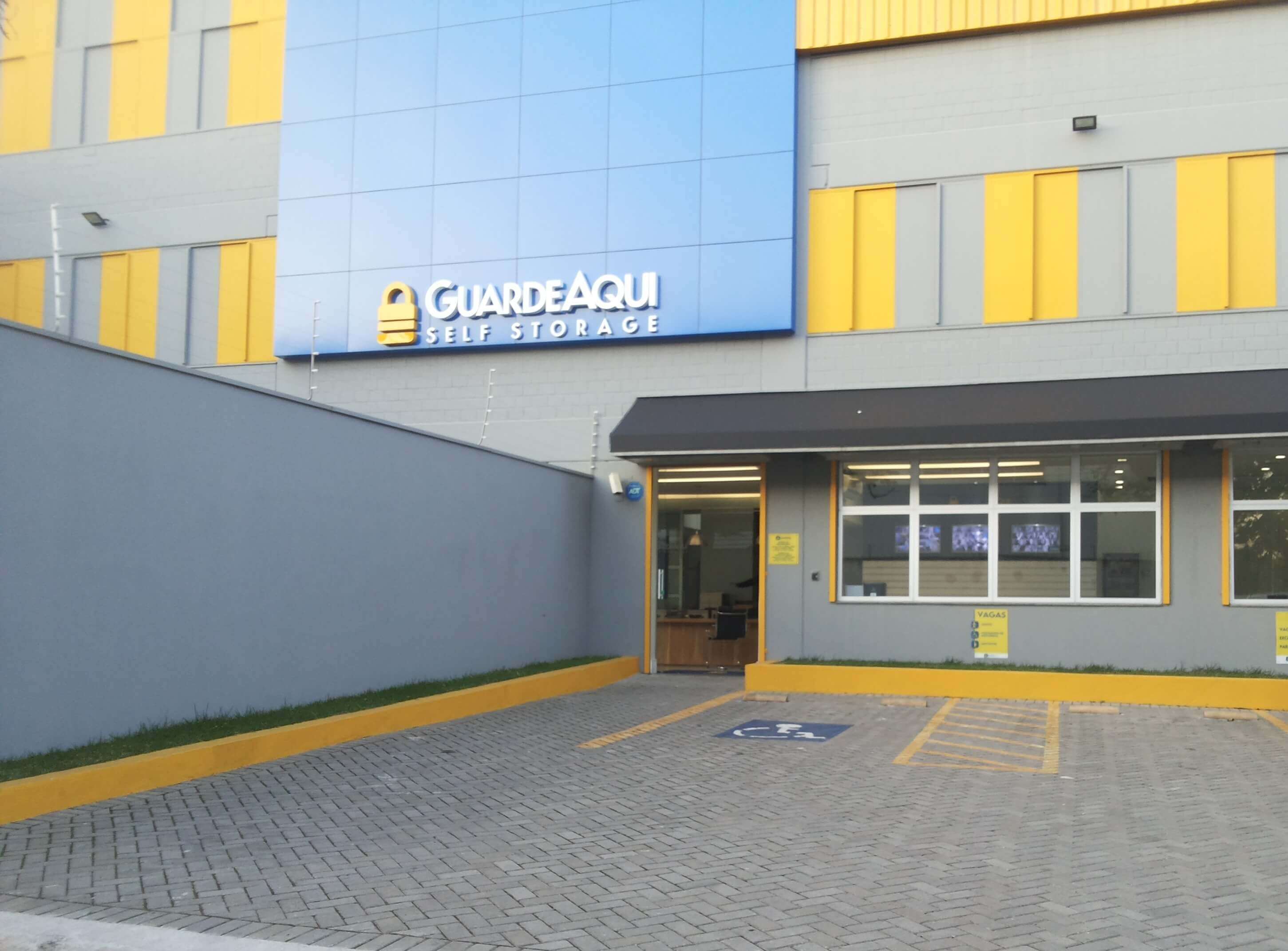 Fotografia da fachada do GuardeAqui Unidade Vila Leopoldina