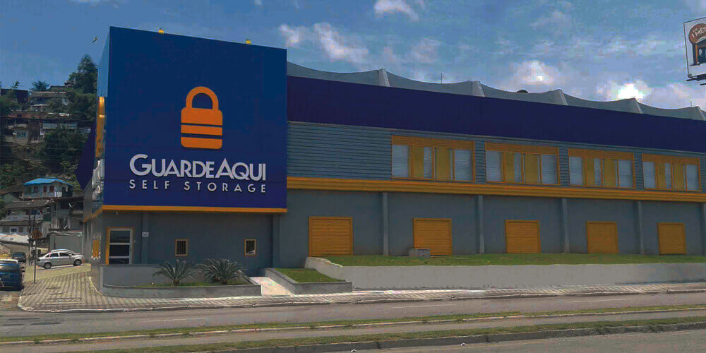Fotografia da fachada do GuardeAqui Unidade Santos