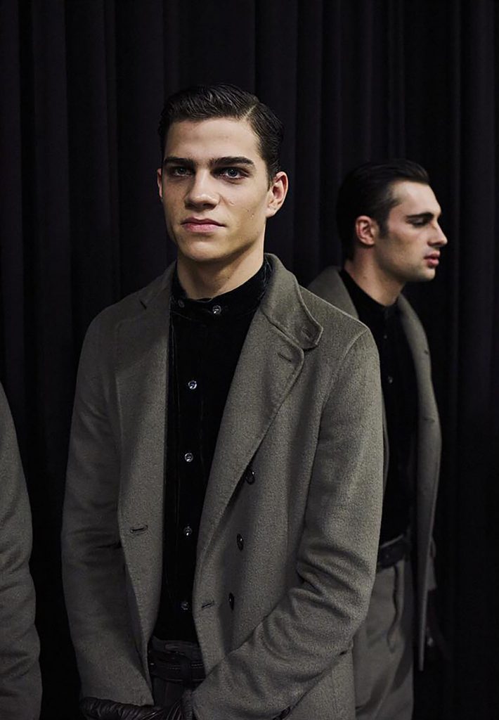 Negro y gris, el dúo infaltable de Armani
