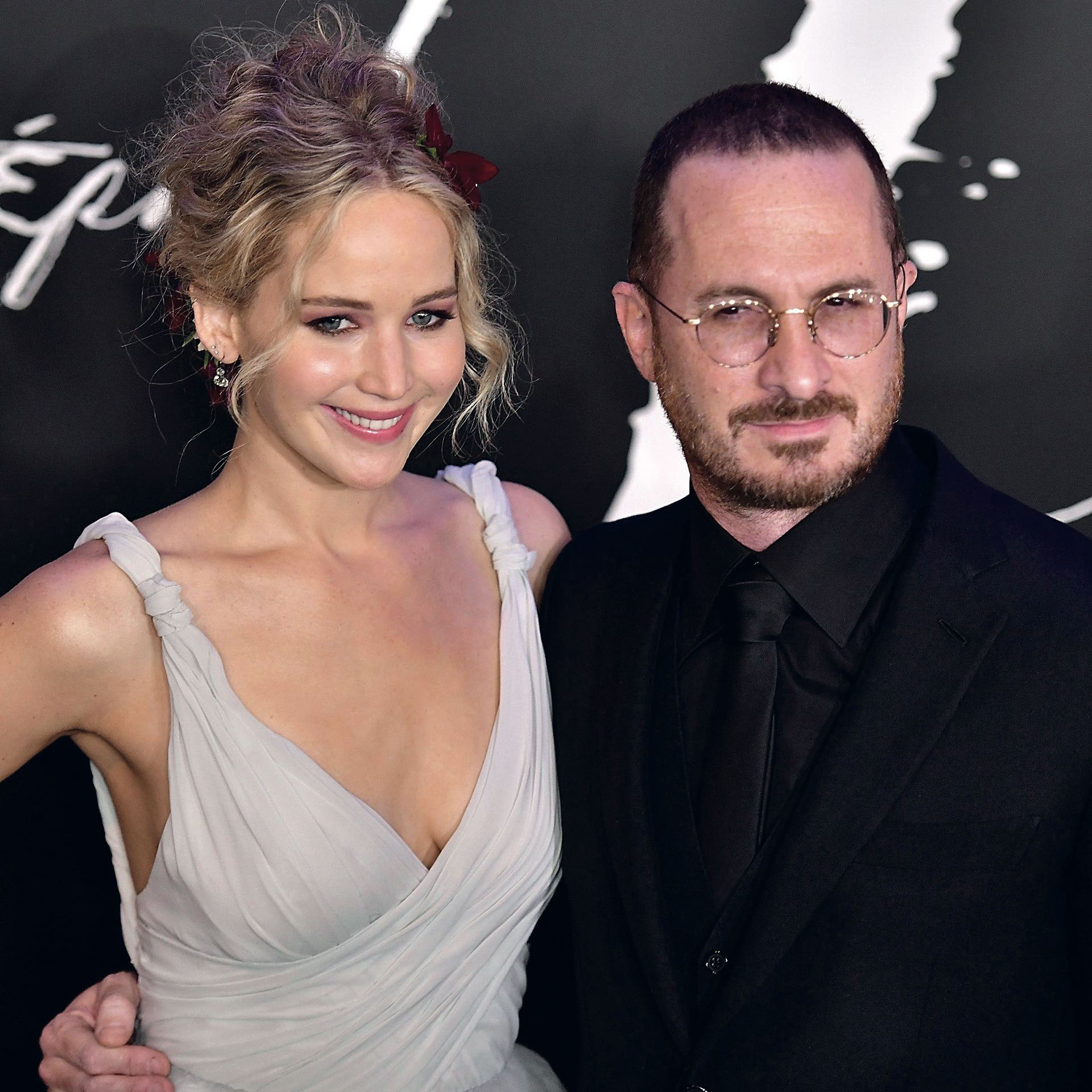 La actriz con su última pareja, el director Darren Aronofsky en el estreno de Mother!