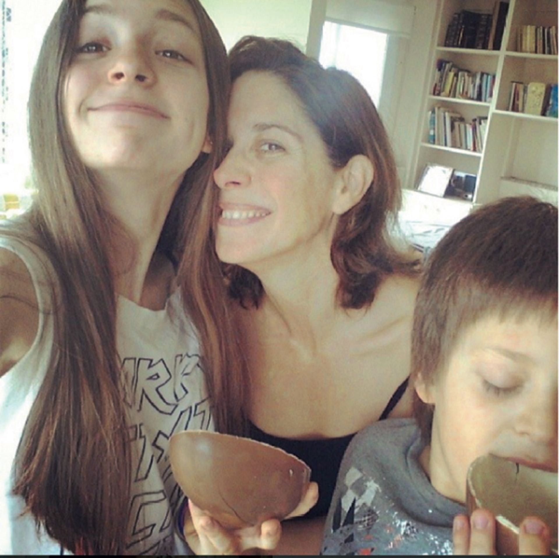 Junto a sus hijos, Mora y Franco.