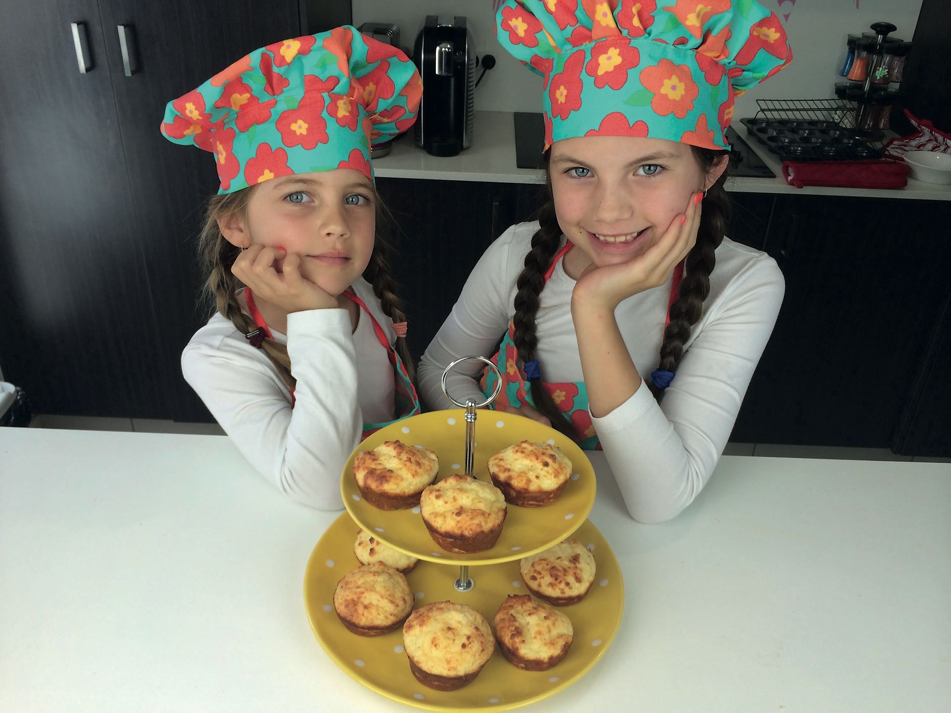 El exitoso canal de YouTube Charli´s Crafty Kitchen tiene 835.344 suscriptores y 841.906.614 visualizaciones. Las hermanas Charli y Ashlee son las minichefs y logran un ingreso mensual de $ 127 mil.