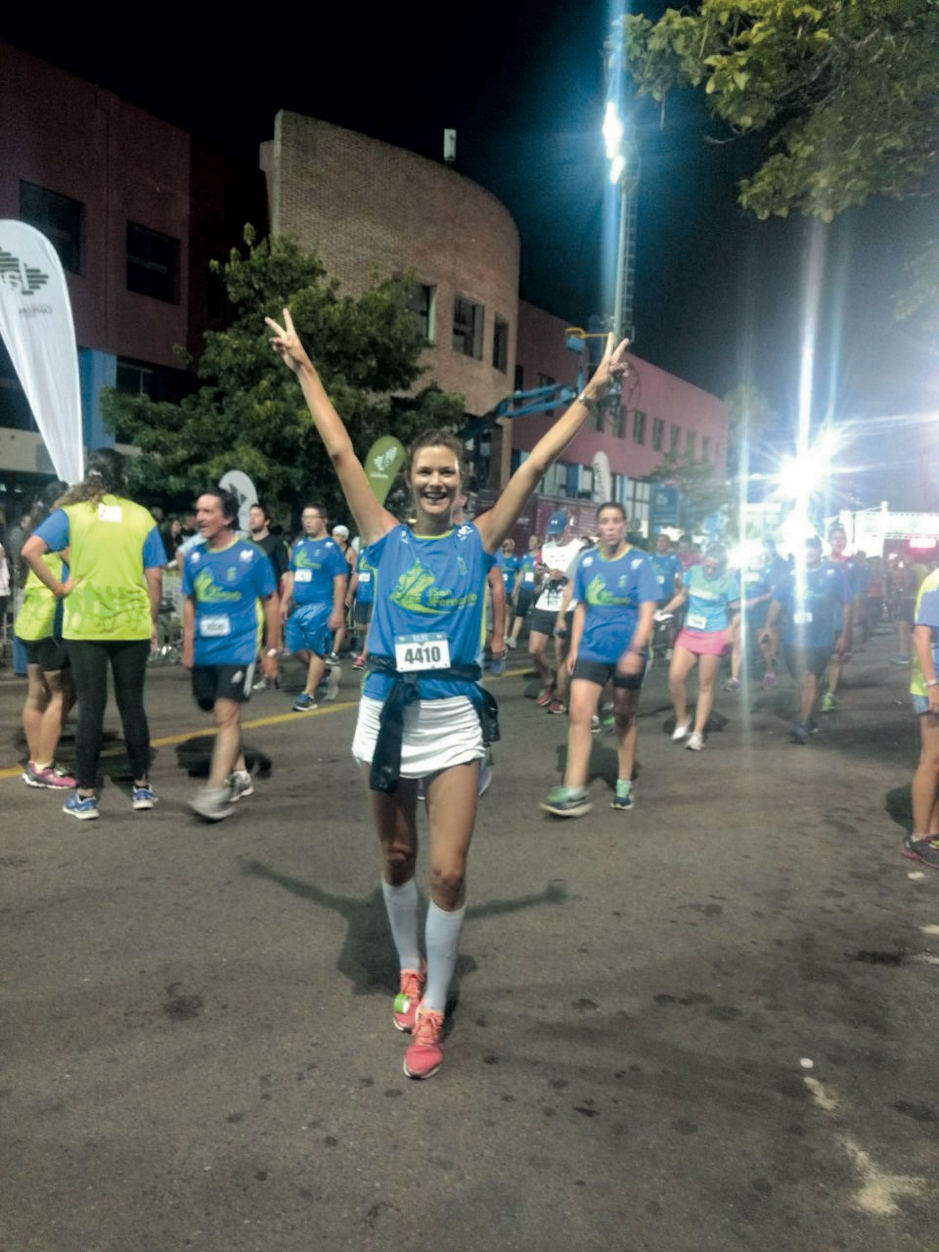 Corriendo, una pasión que descubrió hace tres años y la tiene súper entusiasmada.