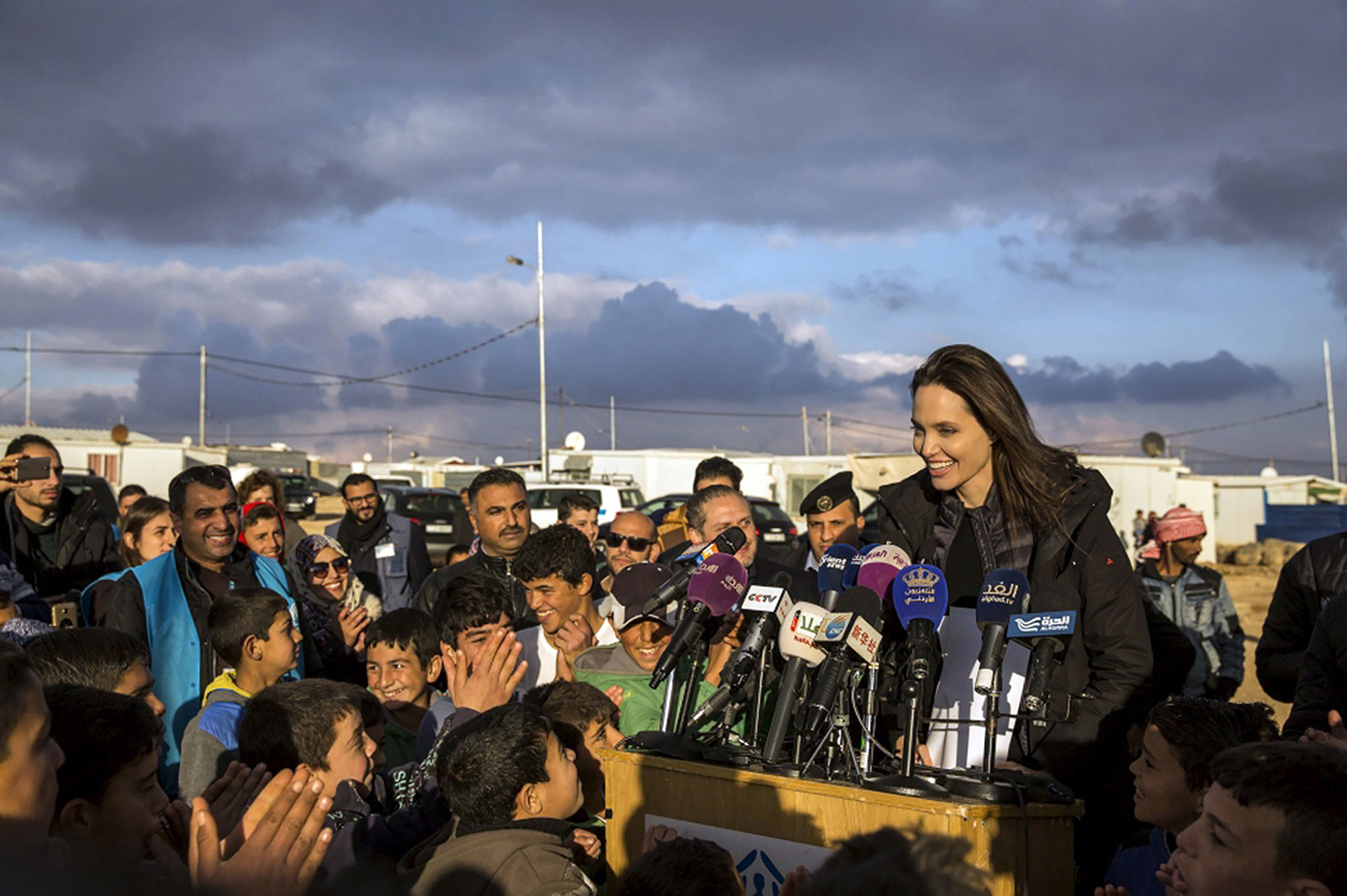 #parati-angelina-jolie-camp-2