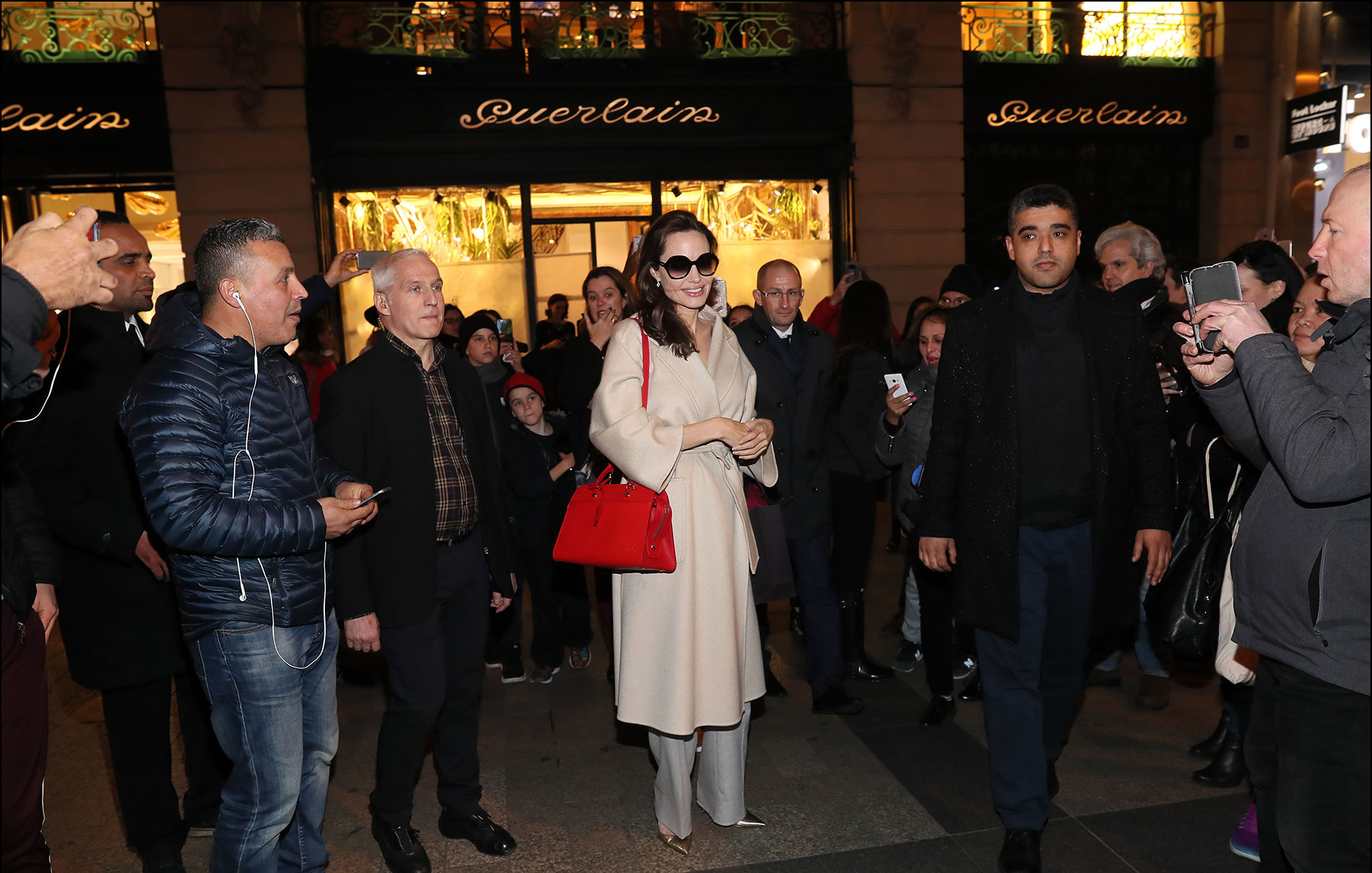 #parati-angelina-jolie-paris-8