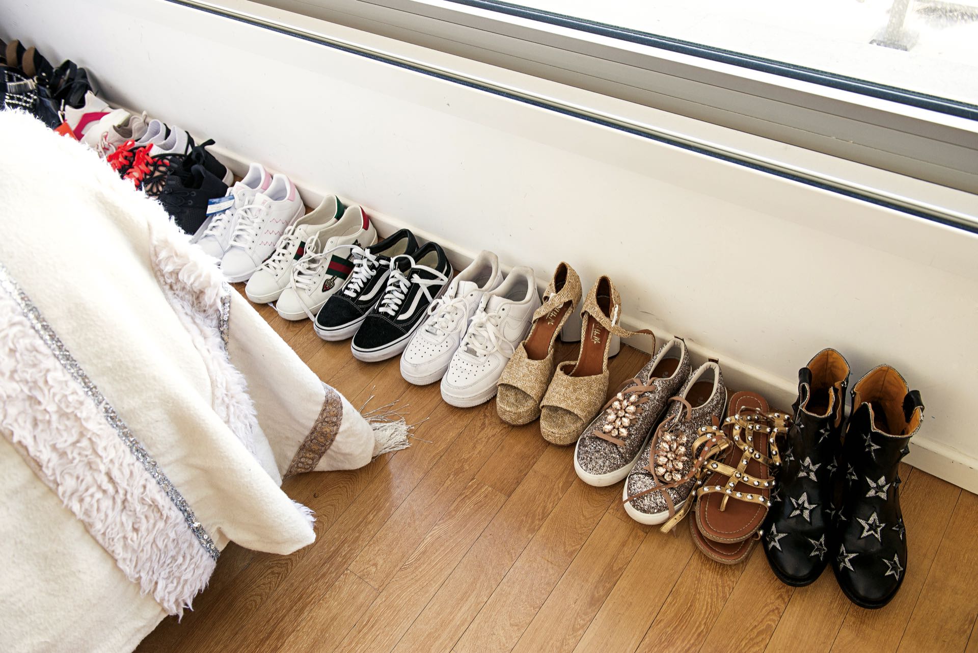 más de 400 pares de zapatos (“algunos los tengo en la casa de mis papás porque no me entran”, aclara),