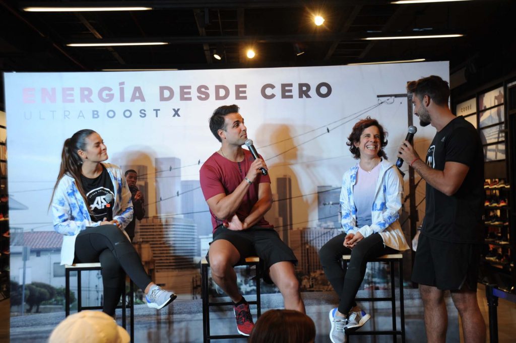Micaela y Nicolás, liderando el ciclo de charlas organizado por la marca.