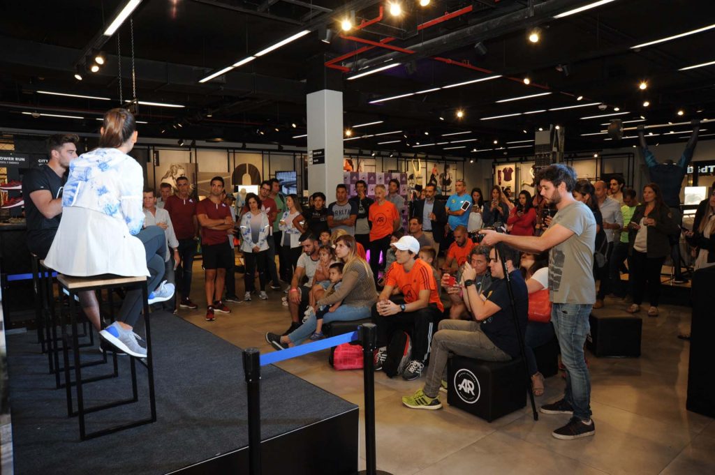 El Licenciado en nutrición, Diego Sívori y la nutricionista de la comunidad de adidas Runners, Karen Camera, compartieron tips e información sobre cómo alimentarse correctamente antes, durante y después de entrenar.