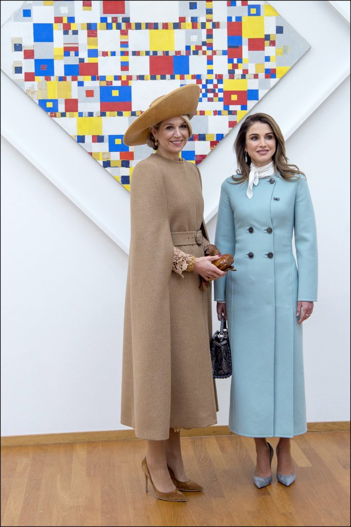 Primer duelo de estilo del día, por un lado Máxima y su apuesta trendstter y Rania elegante y conservadora
