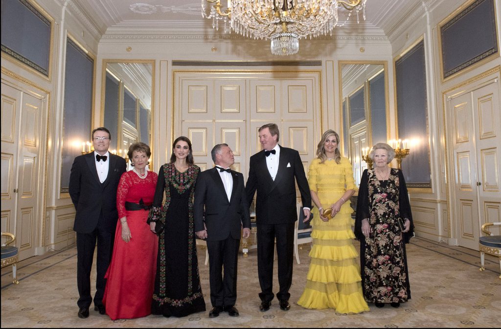 Le prince Constantijn des Pays-Bas, la princesse Margriet des Pays-Bas, la reine Rania de Jordanie, le roi Abdallah II de Jordanie, le roi Willem-Alexander des Pays-Bas, la reine Maxima des Pays-Bas et la princesse Beatrix des Pays-Bas - - Le roi et la reine des Pays-Bas reÁoivent le roi et la reine de Jordanie pour un dÓner au palais Noordeinde ‡ La Haye, Pays-Bas, le 20 mars 2018. Queen and King of Jordan, King and Queen of The Netherlands during the official dinner at Noordeinde palace in The Hague, Netherlands, on March 20, 2018.