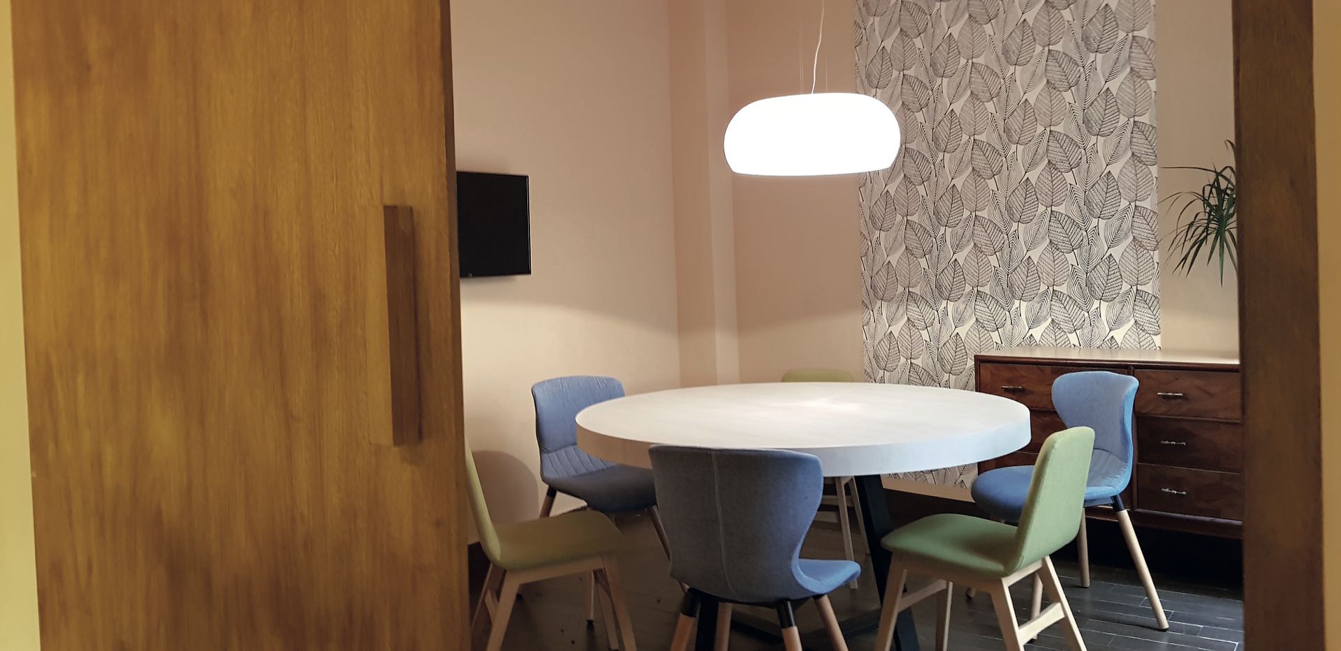 Café Flor está abierto de lunes a sábados de 9.30 a 20. Thames 1824, Cap.