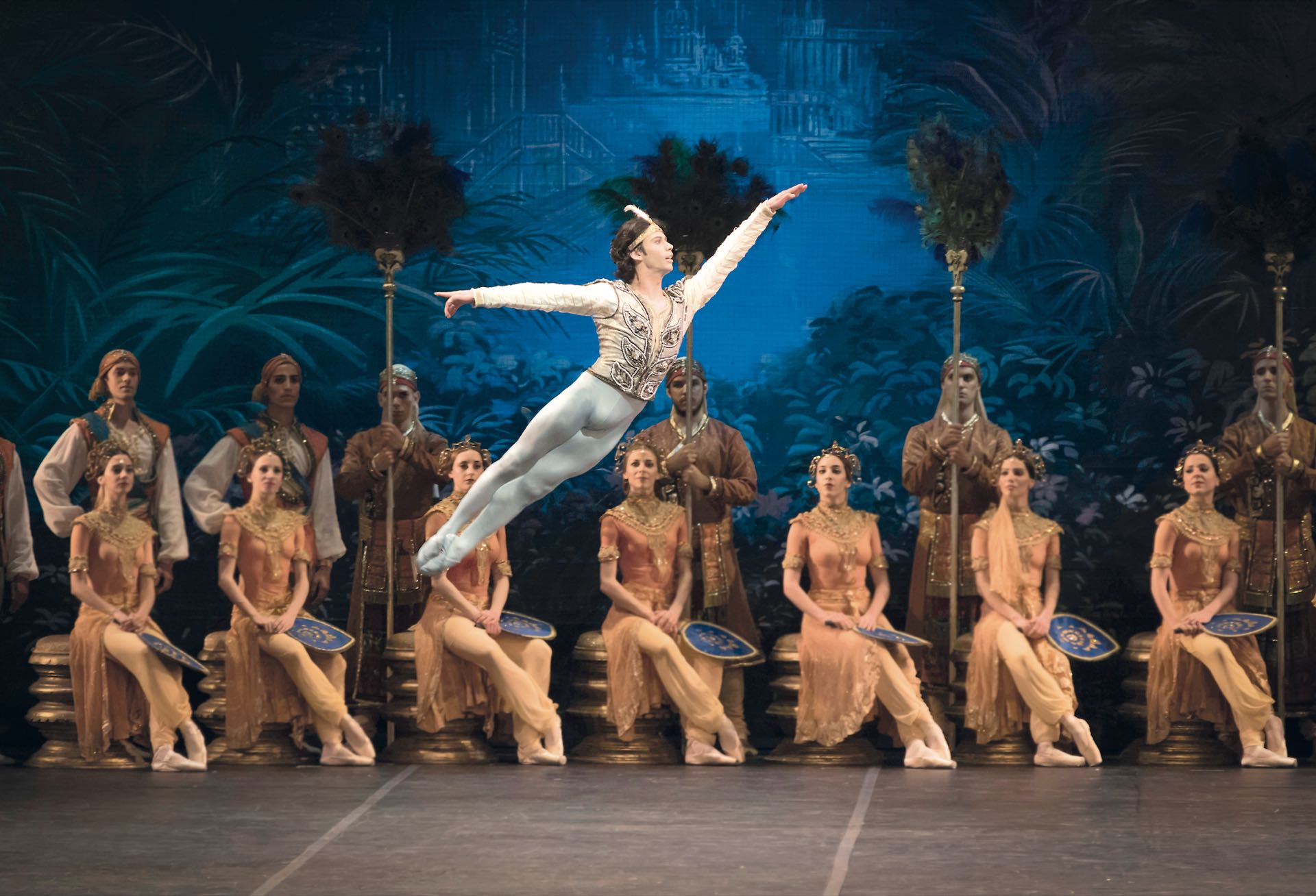 Herman bailando La bayadera en el Teatro Colón en 2016. “Fue mi primera presentación oficial con el Ballet Estable del Teatro Colón. La segunda será el 8 de abril cuando llegue a Buenos Aires para protagonizar El Corsario”.