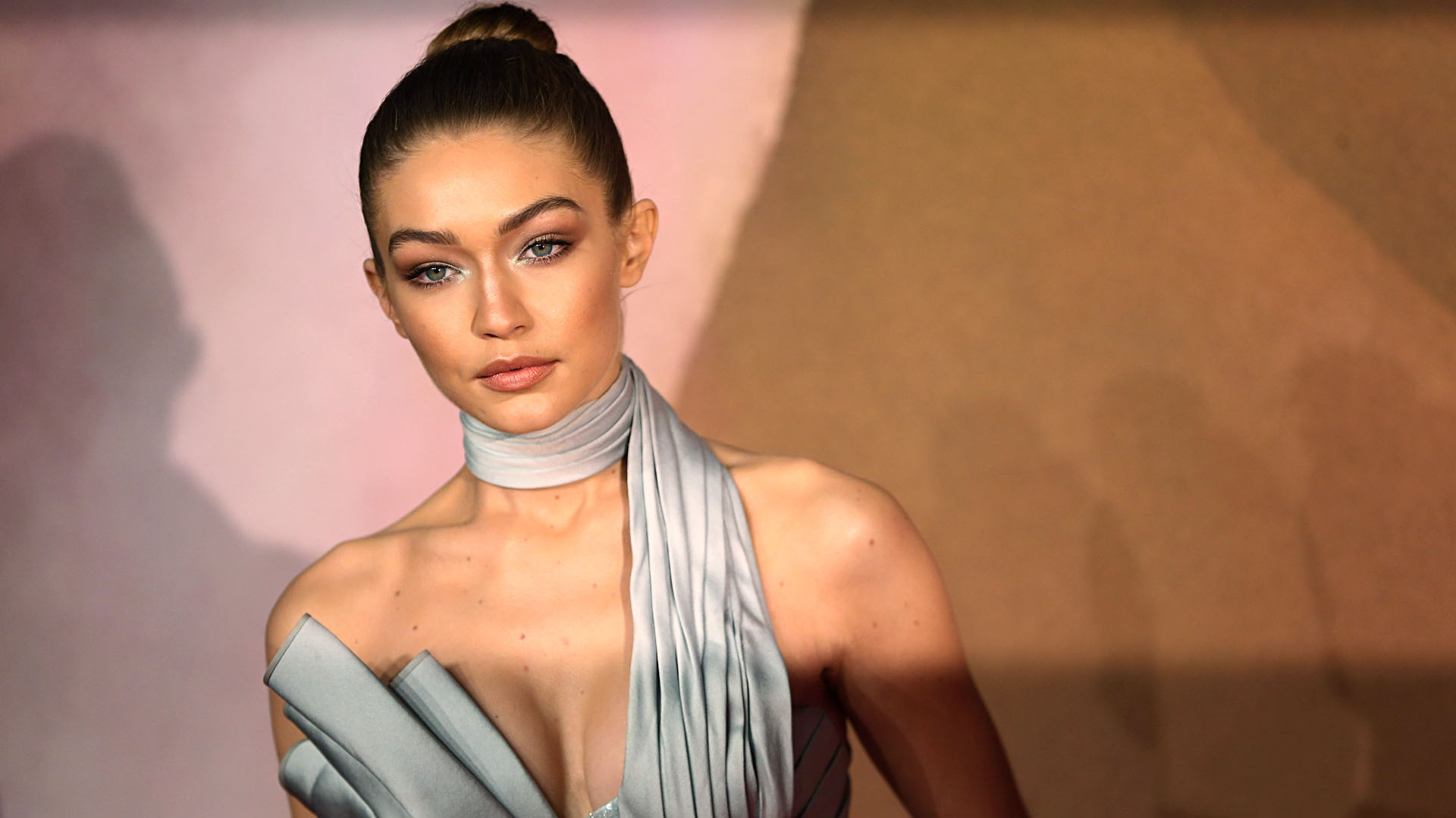 Model Gigi Hadid poses for photographers at the Fashion Awards 2016 in London, Britain December 5, 2016. REUTERS/Neil Hall